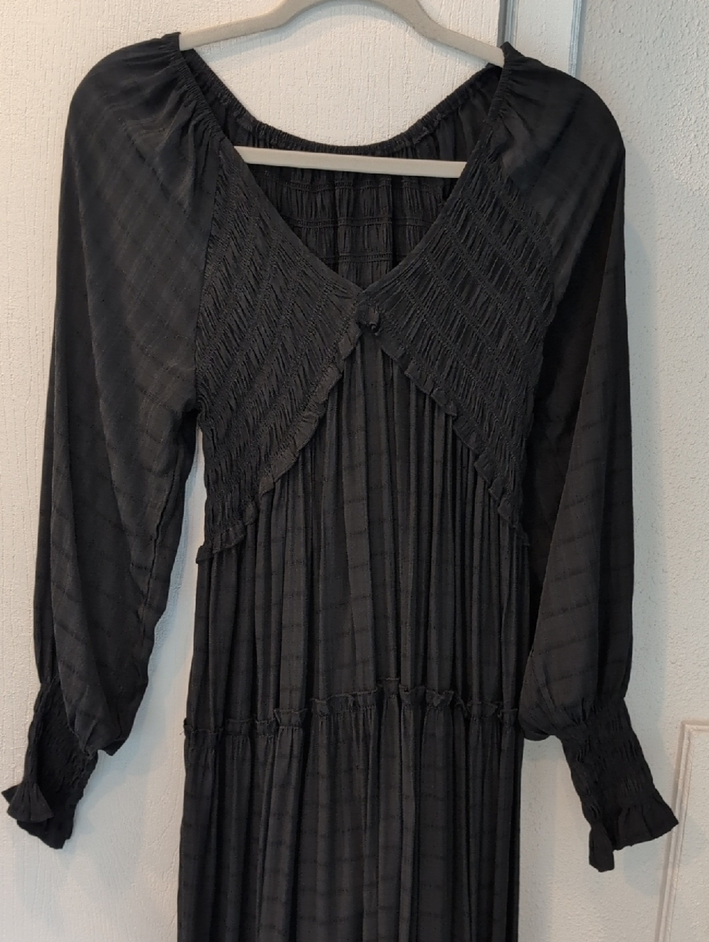Women’s Black Smocked Long-Sleeve Dress - L